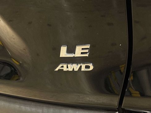 Used 2022 Toyota RAV4 LE AWD/4WD image 25