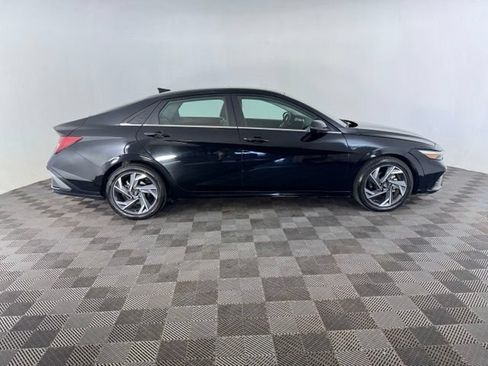 Used 2024 Hyundai Elantra Limited FWD image 4