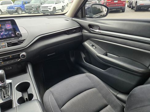 Used 2022 Nissan Altima 2.5 SV FWD image 11