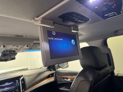 Used 2019 Cadillac Escalade Premium Luxury image 6