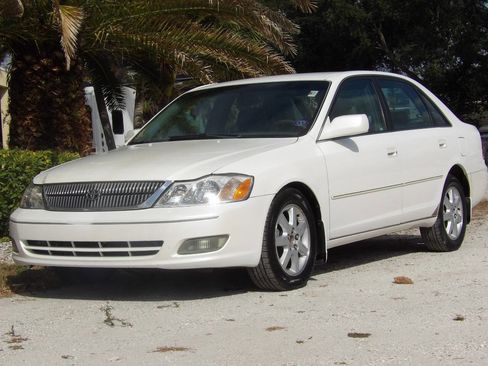Used 2002 Toyota Avalon XLS image 1