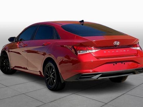 Used 2022 Hyundai Elantra SEL w/ Convenience Package FWD image 12