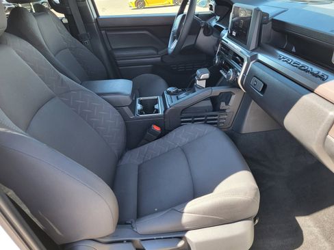 Certified 2025 Toyota Tacoma SR5 image 22