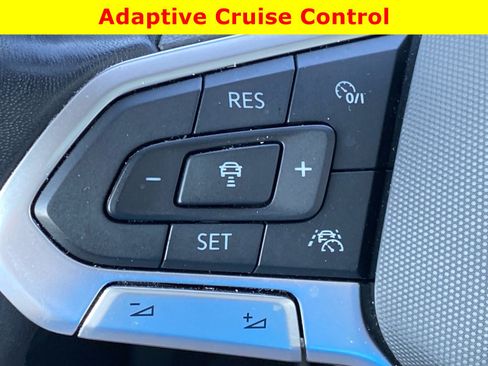 Used 2024 Volkswagen Jetta SE w/ Panoramic Sunroof Package FWD image 21