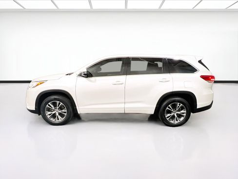 Used 2017 Toyota Highlander LE FWD image 22