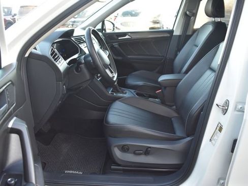 Used 2023 Volkswagen Tiguan SE FWD image 16