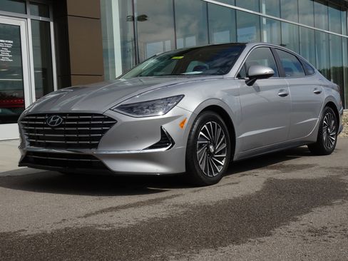 Used 2023 Hyundai Sonata Limited FWD image 1