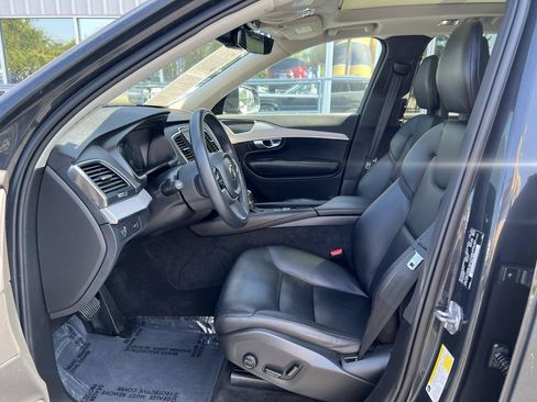 Used 2022 Volvo XC90 T5 Momentum w/ Climate Package AWD/4WD image 11