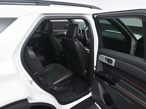 Used 2024 Ford Explorer ST-Line w/ Class IV Trailer Tow Package RWD image 11