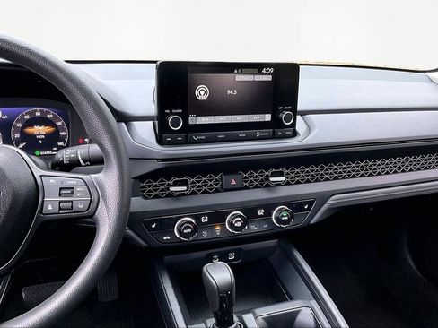 Used 2025 Honda Accord SE image 10