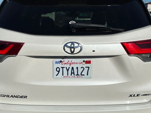 Used 2019 Toyota Highlander XLE AWD/4WD image 19