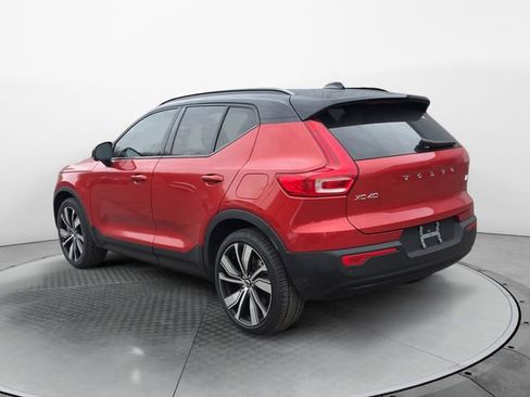 Used 2022 Volvo XC40 P8 Recharge Ultimate image 3