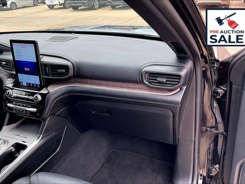 Used 2023 Ford Explorer Platinum w/ Technology Package AWD/4WD image 16