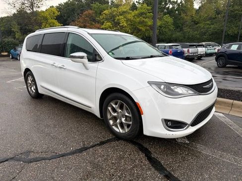 Used 2019 Chrysler Pacifica Limited FWD image 3