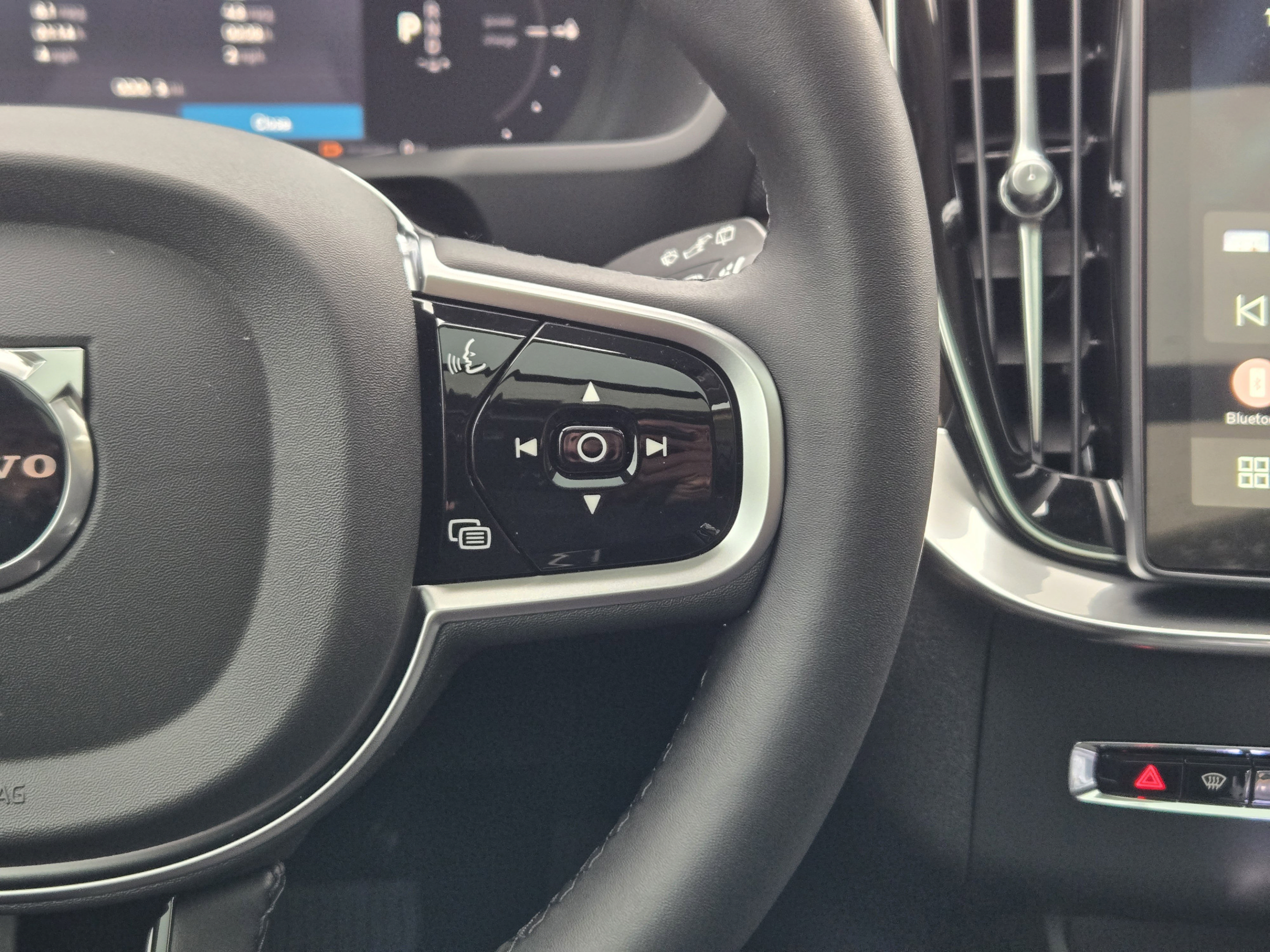 New 2026 Volvo XC90 T8 Plus w/ Protection Package Premier AWD/4WD image 25