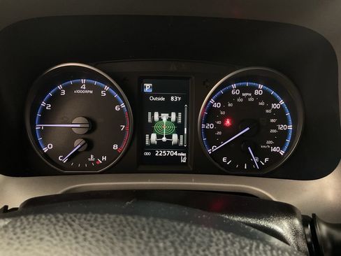 Used 2018 Toyota RAV4 LE w/ Carpet Mat Package AWD/4WD image 24