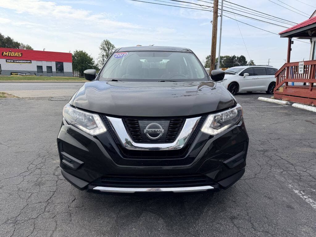Used 2017 Nissan Rogue S AWD/4WD image 2