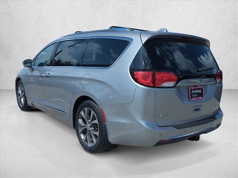 Used 2017 Chrysler Pacifica Limited w/ Advanced Safetytec Group FWD image 7