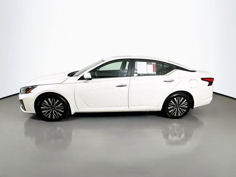 Used 2024 Nissan Altima 2.5 SV w/ SV Premium Package image 5