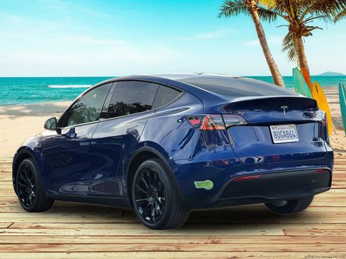 Used 2021 Tesla Model Y Long Range image 3