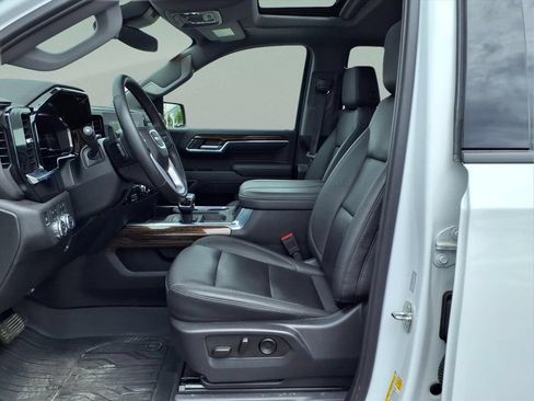 Used 2024 GMC Sierra 1500 Elevation w/ Elevation Premium Package AWD/4WD image 9