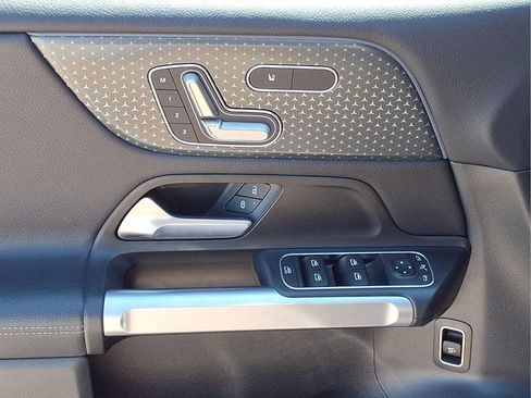 Used 2024 Mercedes-Benz GLB 250 image 16