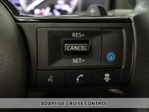 Used 2023 Nissan Rogue SV FWD image 3