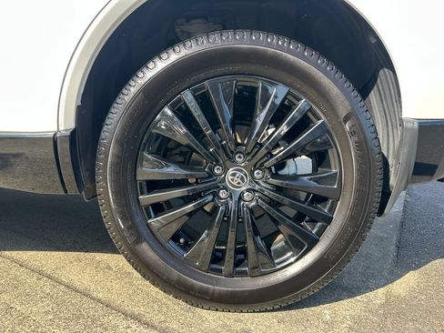 Certified 2024 Toyota Venza Nightshade AWD/4WD image 28