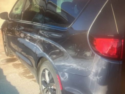 Used 2018 Chrysler Pacifica Touring Plus w/ S Appearance Package image 5