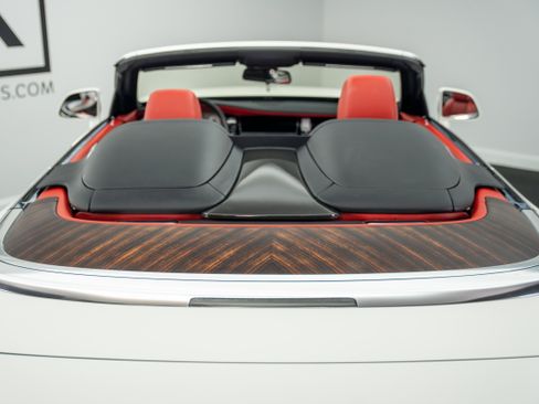 Used 2017 Rolls-Royce Dawn RWD image 38