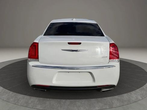 Used 2019 Chrysler 300 Limited RWD image 6