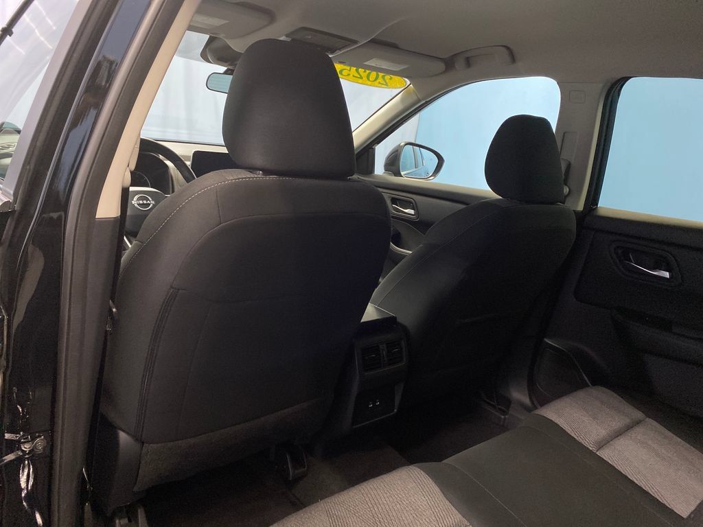 Used 2025 Nissan Rogue SV AWD/4WD image 26