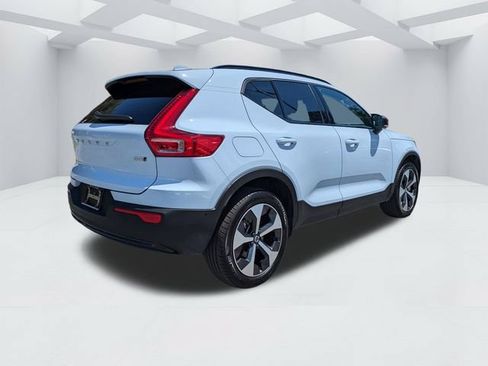 Certified 2026 Volvo XC40 B5 Plus AWD/4WD image 5