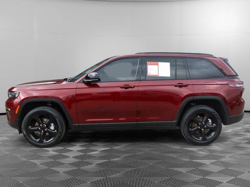 Used 2023 Jeep Grand Cherokee Limited w/ Luxury Tech Group II image 3