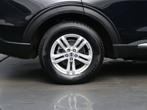 Used 2021 Ford Explorer XLT w/ Class III Trailer Tow Package AWD/4WD image 9