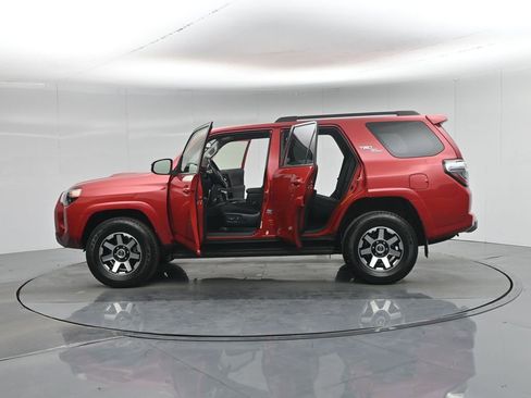 Used 2024 Toyota 4Runner TRD Off-Road image 34