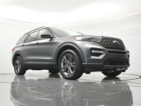 Certified 2023 Ford Explorer XLT w/ Equipment Group 202A RWD image 40