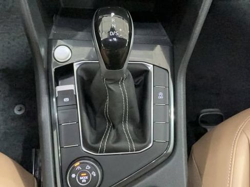Used 2024 Volkswagen Tiguan SE AWD/4WD image 18