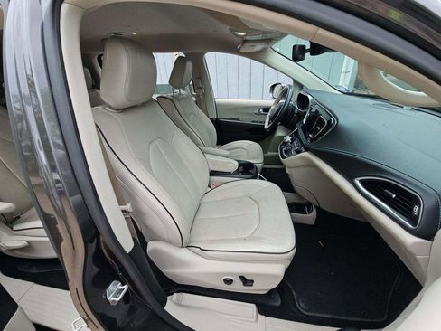 Used 2020 Chrysler Pacifica Limited w/ Advanced Safetytec Group image 11