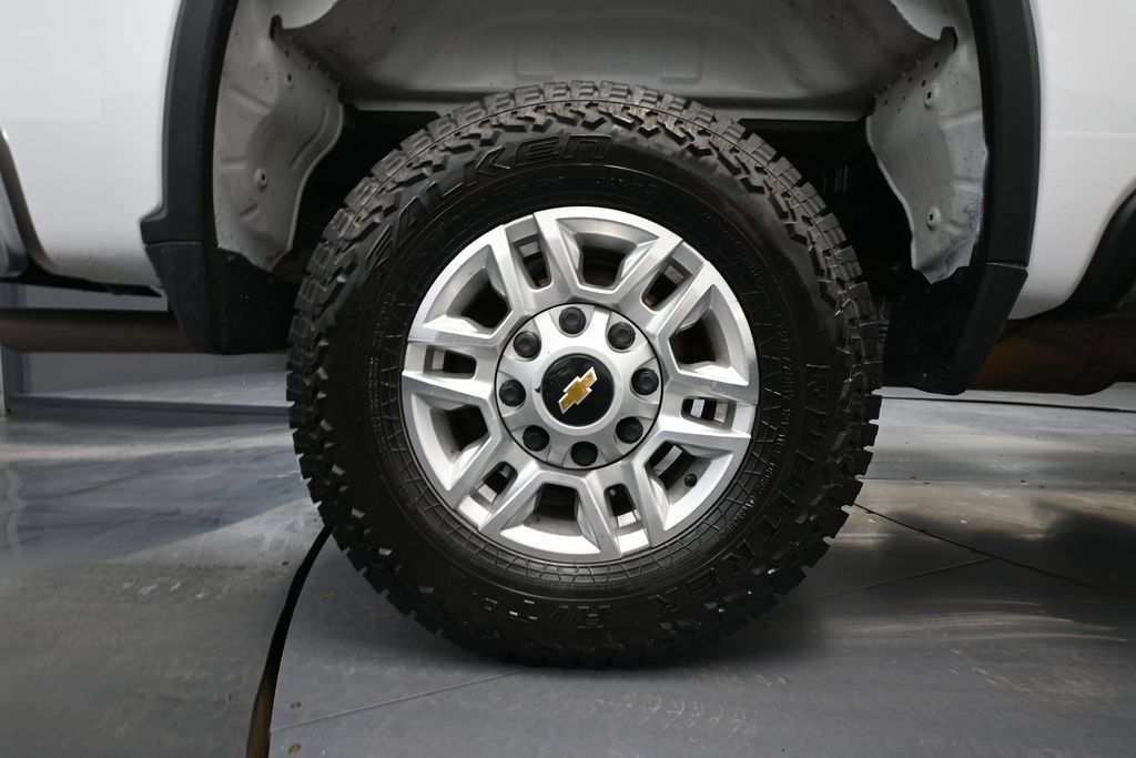 Used 2022 Chevrolet Silverado 2500 LT AWD/4WD image 11