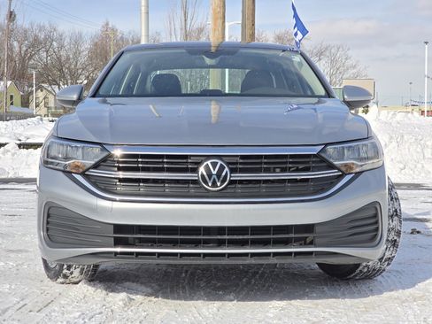 Used 2024 Volkswagen Jetta SE image 19