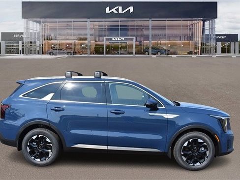 New 2025 Kia Sorento S image 2