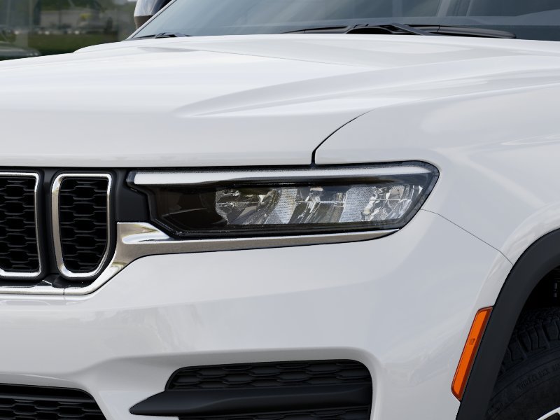 New 2027 Jeep Grand Cherokee Laredo RWD image 10