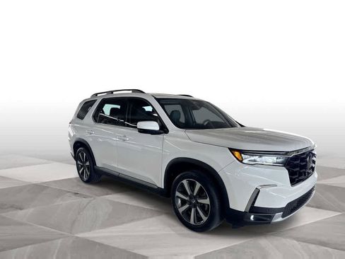 Used 2023 Honda Pilot Touring image 2