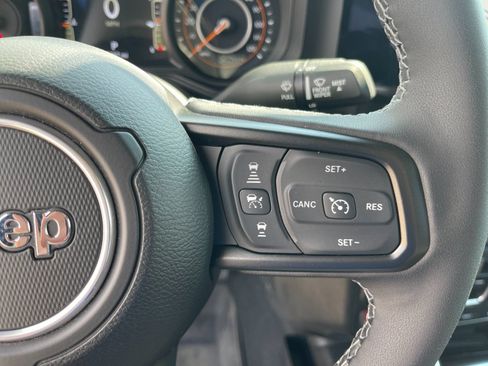 Used 2025 Jeep Gladiator Rubicon AWD/4WD image 27