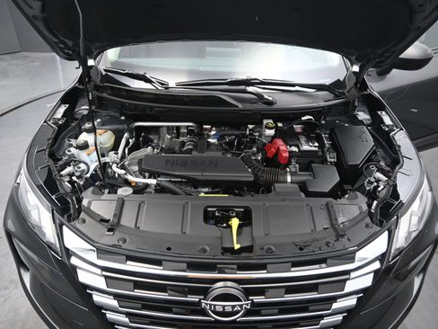 Certified 2025 Nissan Rogue S image 18