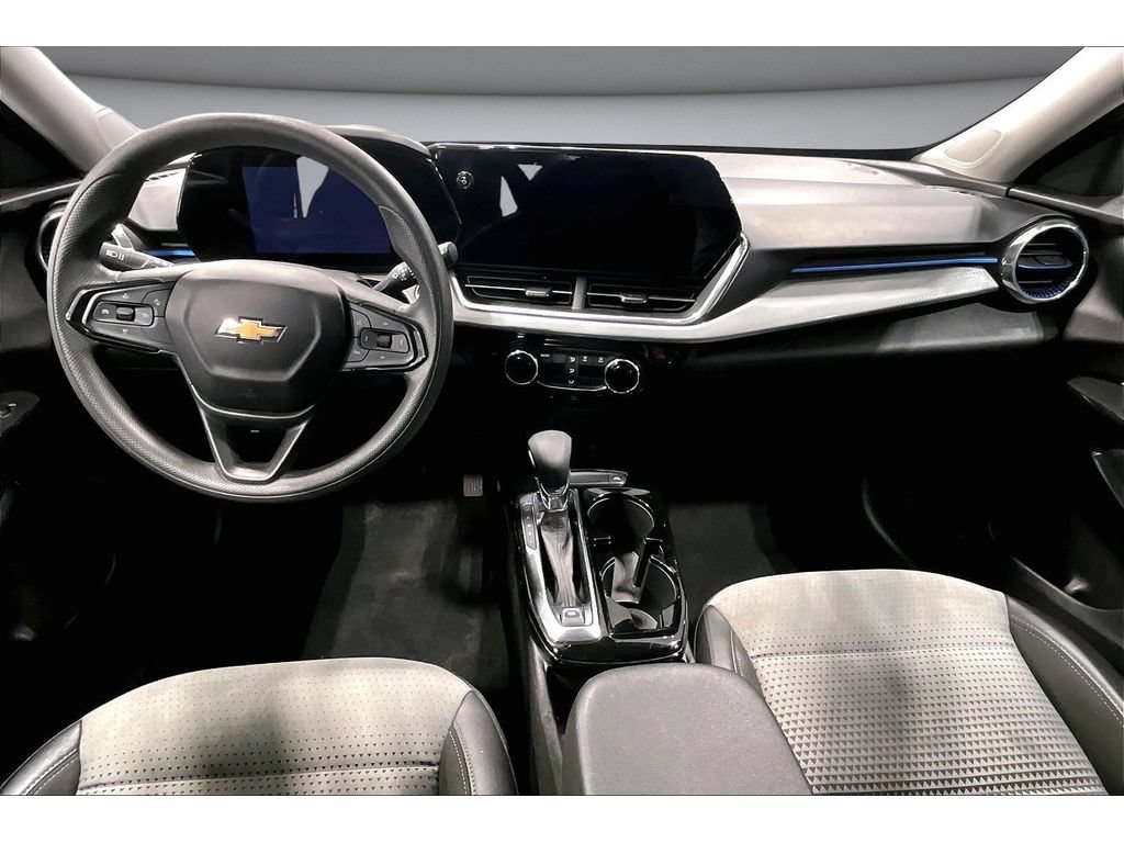 Used 2025 Chevrolet Trax LT FWD image 9
