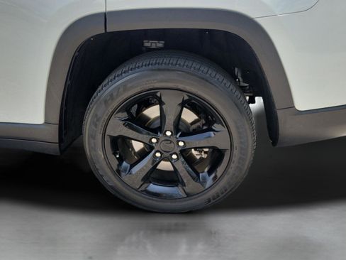 Used 2023 Jeep Grand Cherokee L Laredo AWD/4WD image 31