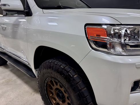 Used 2019 Toyota Land Cruiser w/ Preferred Accessory Package image 18