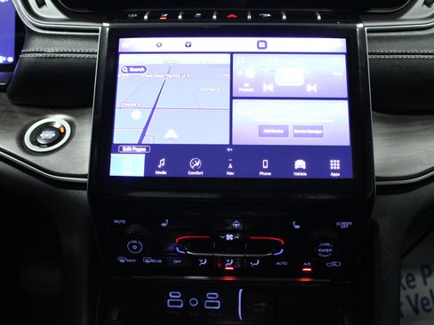 Used 2025 Jeep Grand Cherokee Limited w/ Black Appearance Package AWD/4WD image 22